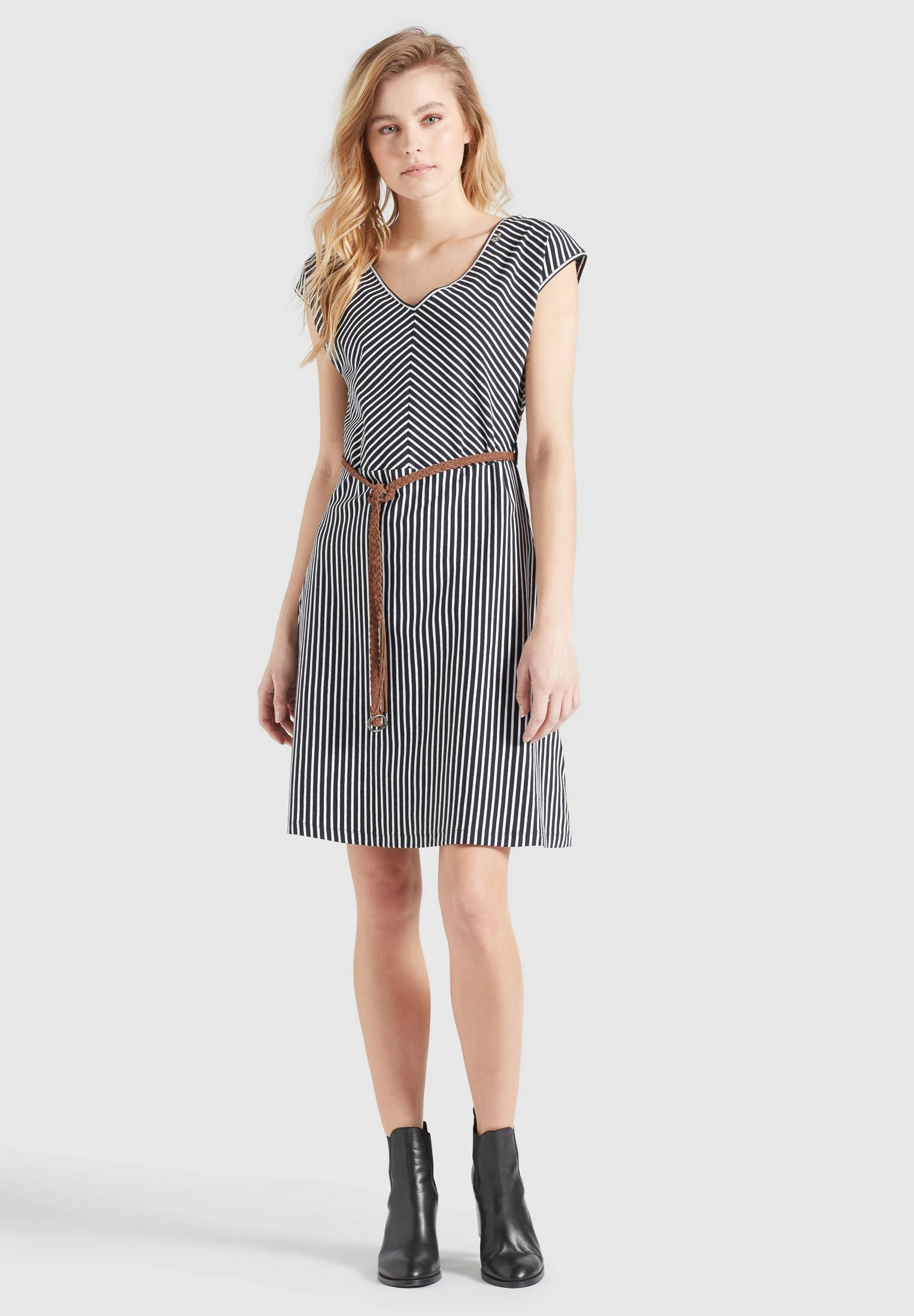 Khujo LEIFA - Sukienka Letnia - Dunkelblau-weiß Gestreift 8 Khujo LEIFA - Sukienka Letnia - Dunkelblau-weiß Gestreift - obrazek 8